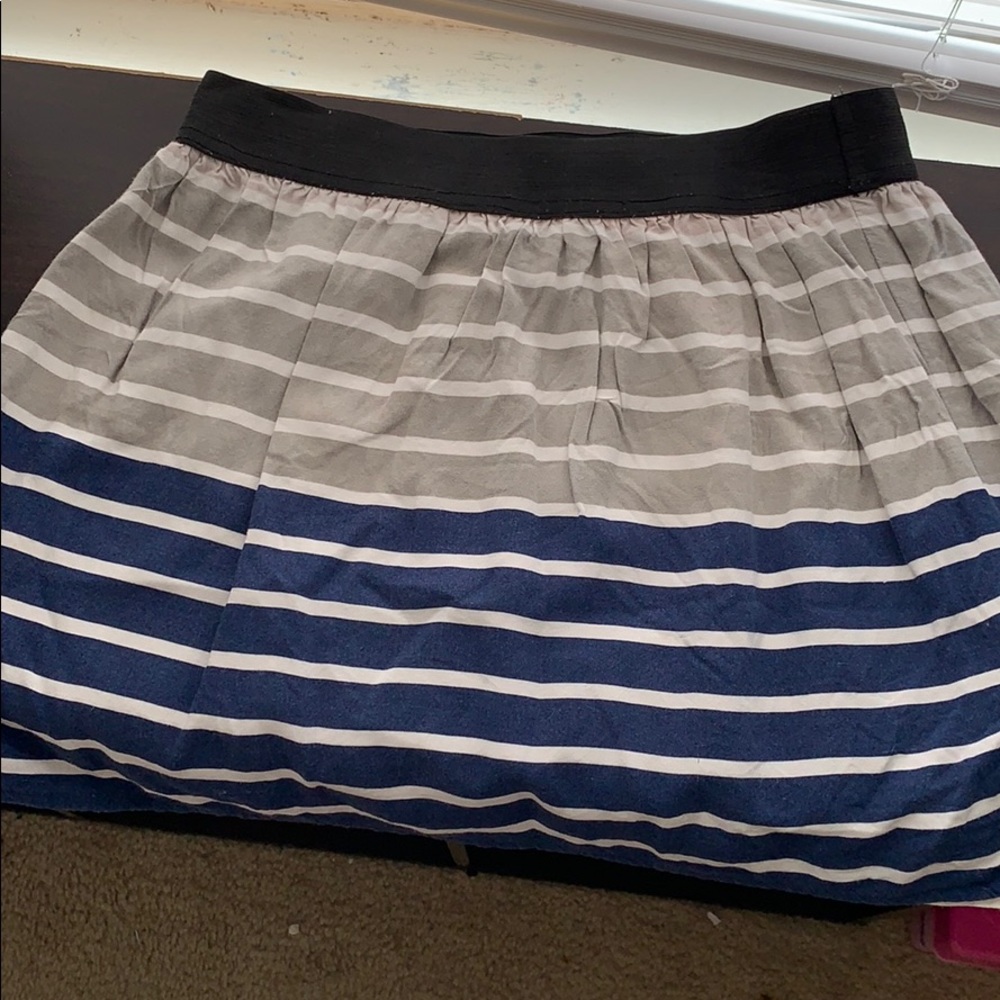 A cute skirt that’s been worn once 😌